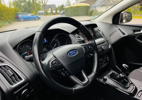 Ford Focus cena 35900 przebieg: 104000, rok produkcji 2015 z Radzymin małe 781
